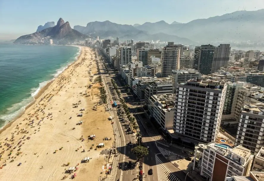 Vista aérea da orla de Ipanema com as quadras entre a Visconde de Pirajá e a praia